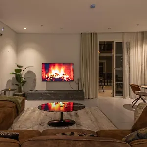 Luxury 3br Near The Boulevard شقة